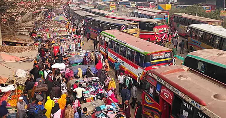 নির্বাচনের ছুটিতে শিল্পাঞ্চল সাভার-আশুলিয়া ছেড়েছেন শ্রমজীবী মানুষ